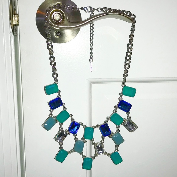 NWOT Macy’s Turquoise Teal Blue Statement Necklace - Picture 2 of 3